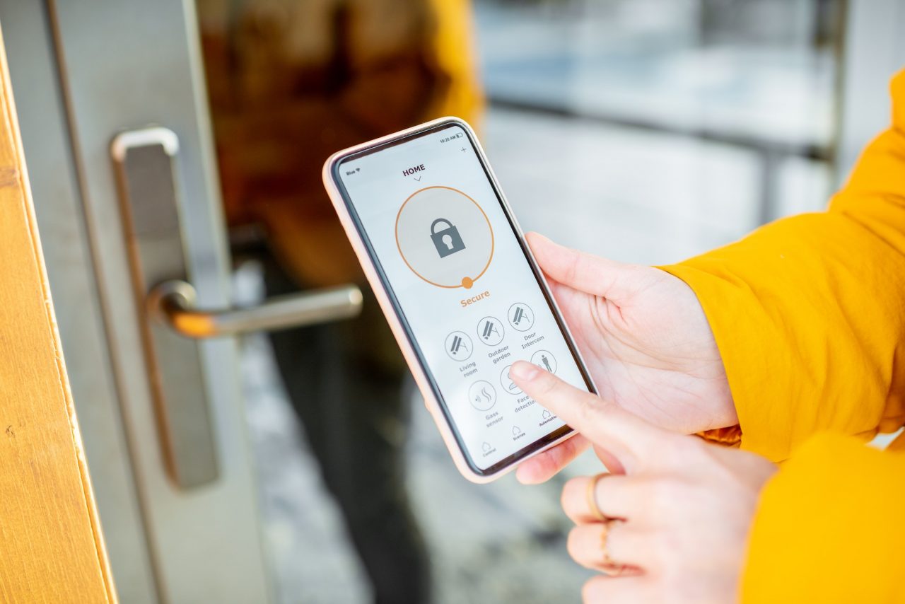 Toegangsdeur vergrendelen met een smartphone